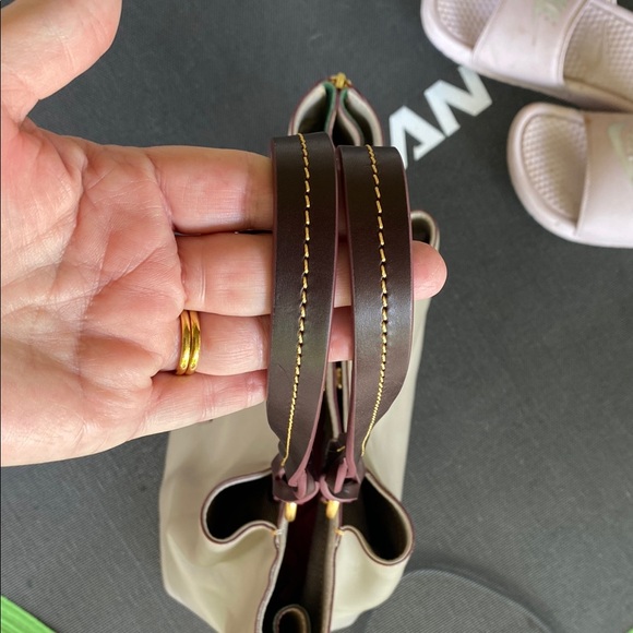 Dooney & Bourke Large Barlow Leather Shoulder Bag - Picture 9 of 15